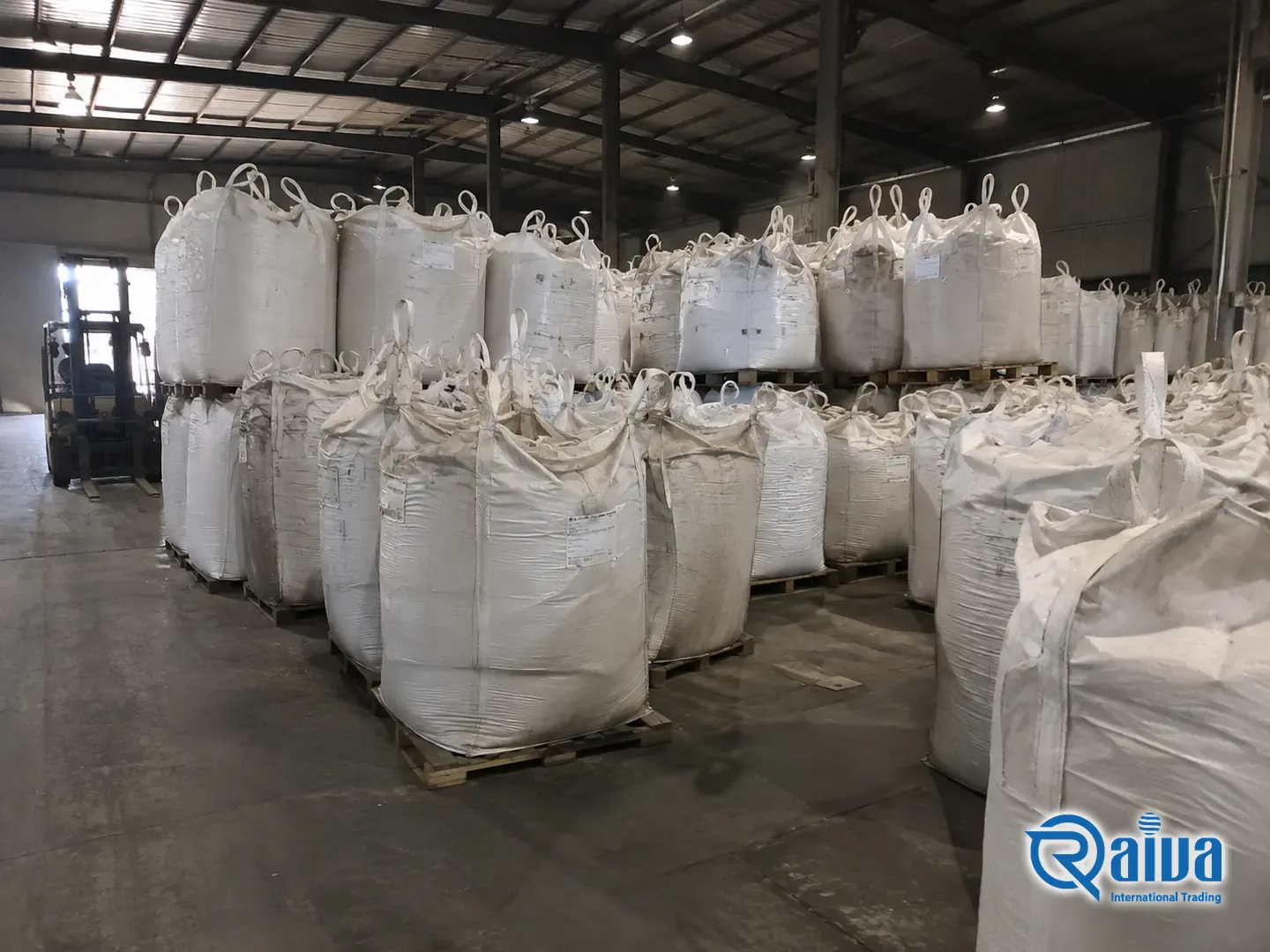 API Spec 13A drilling grade barite in 1.5-tonne laminated moisture-proof export jumbo bags on pallets